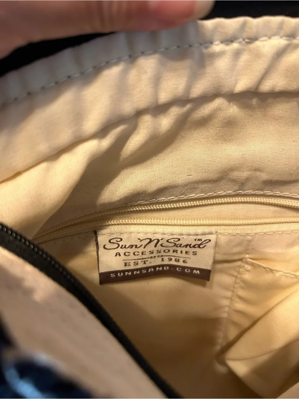 NWOT Monstera Cross Body Hobo Bag with Adjustable Straps